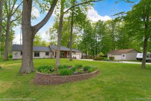 878 LAKESHORE Drive