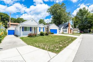 3016 MAPLEWOOD Drive