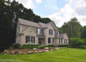 5804 WOODSTONE Court