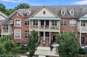 129 E BAY Drive