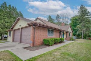 4550 Lakeshore