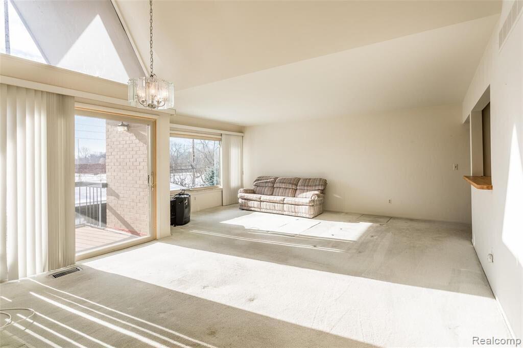 Image 3: 20230505235657269624000000-o Living Room