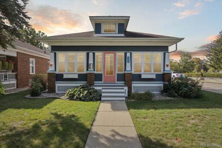 611 W Grand River Avenue