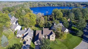 2031 LAKESHORE Drive