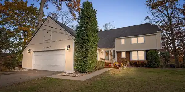 4602 Curtis Lane