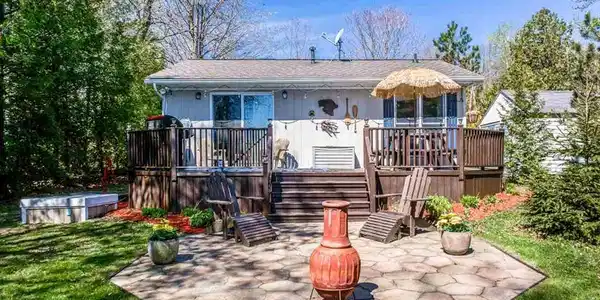 3967 S LAKESHORE
