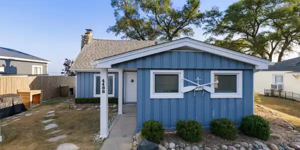 Image 4: 02-4488 Port Austin-2