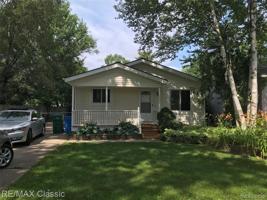 5643 KALKASKA Street