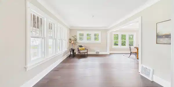 Image 4: Living Room