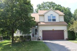 2584 Ravineside N Lane
