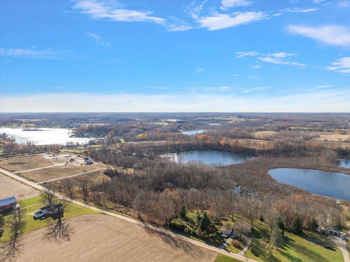 Image 4: 33-12379 Jenks St-33