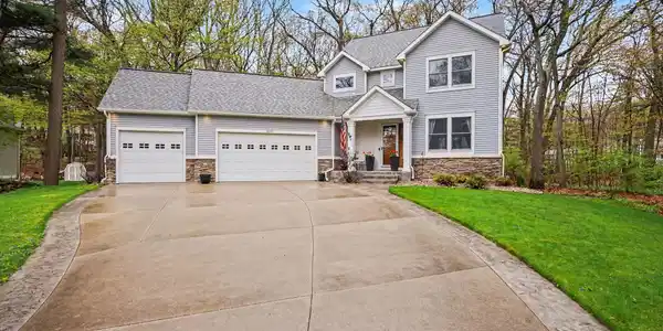 18099 Woodland Trail
