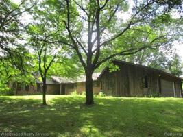 2695 RAY Road