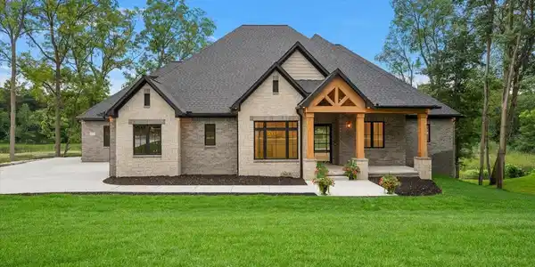 1059 Iroquois Trail