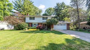 1898 MEADOW RIDGE Drive