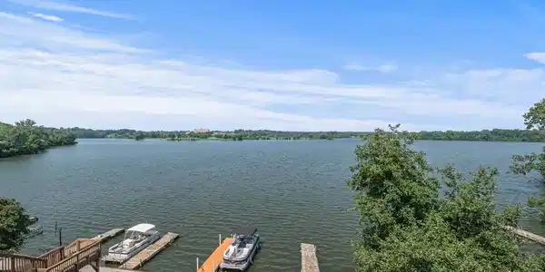 881 Cliffs Drive