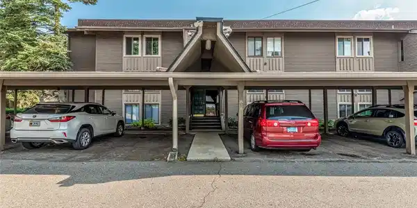828 CLIFFS DR APT 202