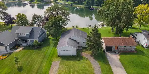193 S GRAND POINTE Drive