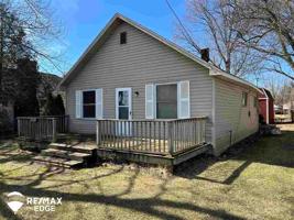 6533 Lakeshore Rd