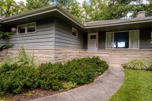 16092 Lake Avenue