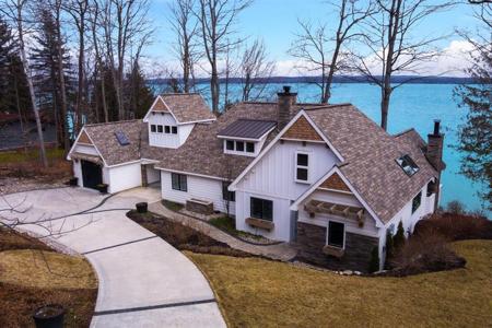 5643 N West Torch Lake