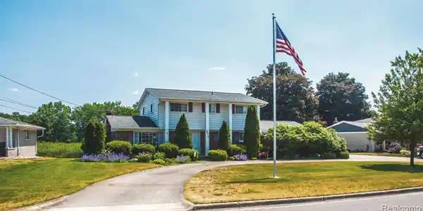 679 TANVIEW Drive