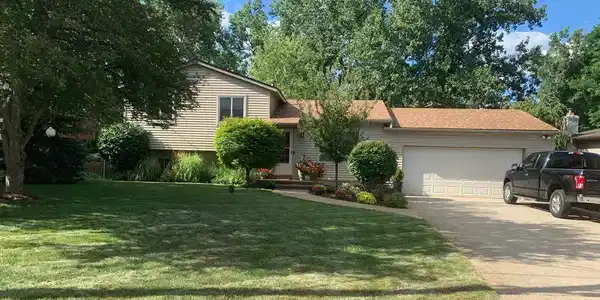 320 Summit Boulevard