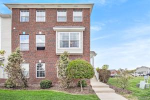 1632 TOWN COMMONS Drive