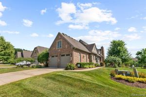 10814 SPARKLING WATERS Court