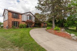 5318 Woodview Drive