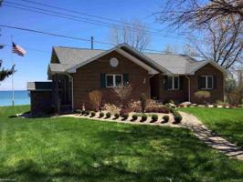 2564 N LAKESHORE