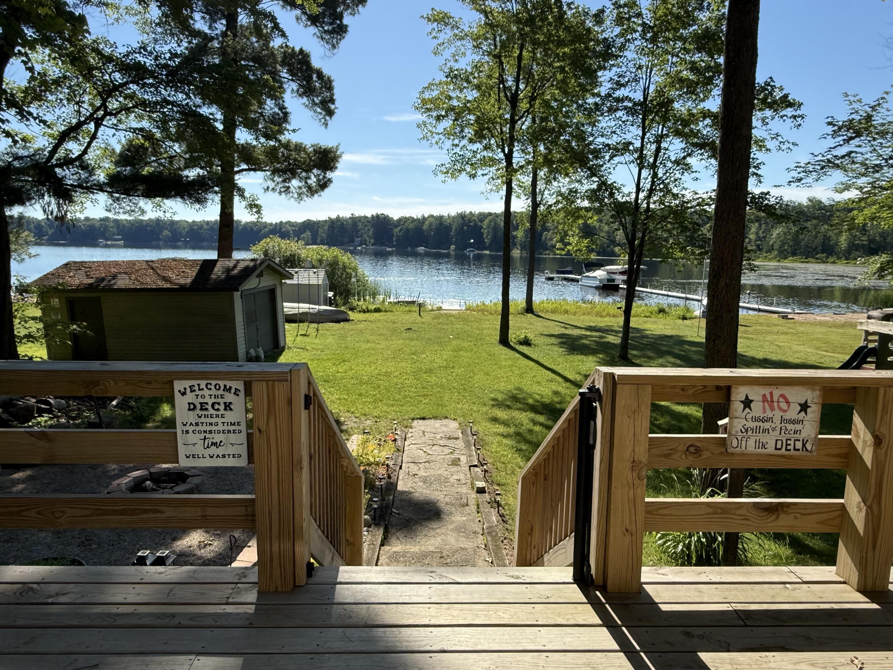 Image 1: Lakefront Living