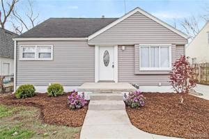 477 LAKESIDE Drive