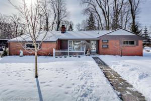 3047 WOODLAND Drive
