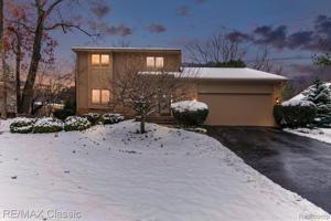 3231 RAVINEWOOD Drive
