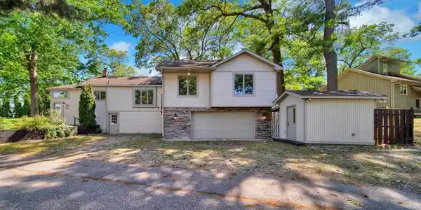 838 PINE TREE Road