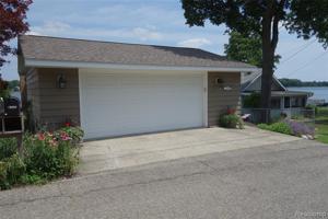 10174 Lakeside Drive