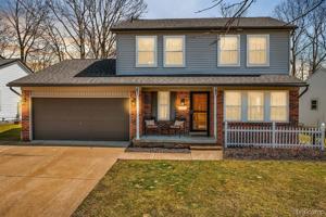 8149 LAKE CREST Drive