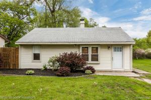 281 S WILLIAMS LAKE Road