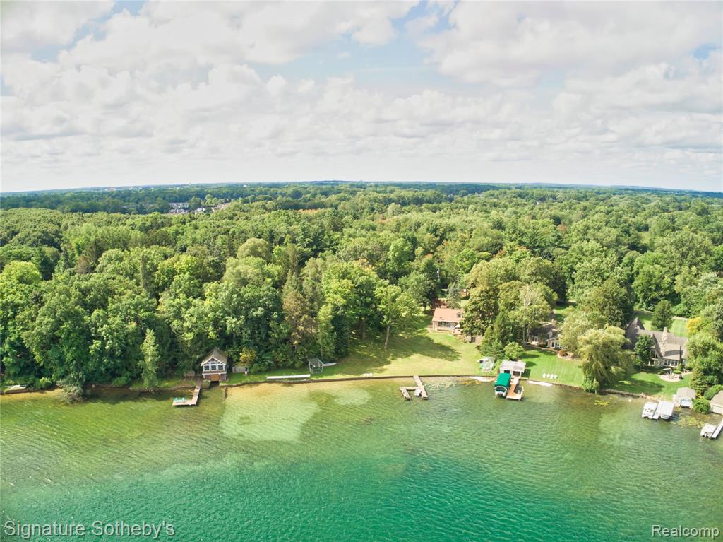 990 Lake Angelus Shores Drive, Lake Angelus, MI 48326 lhrmls00584920