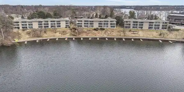855 CLIFFS DRIVE