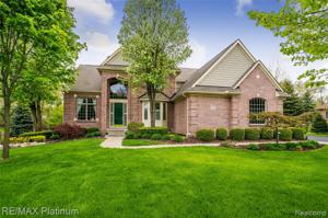 3440 WOODRIDGE Drive