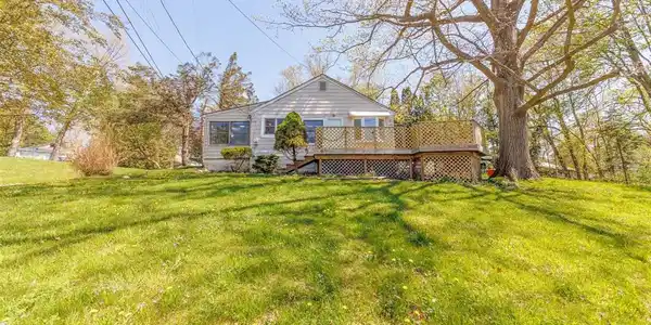 190 BEACH Drive