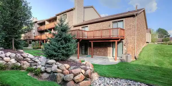 5744 WOODLAND View