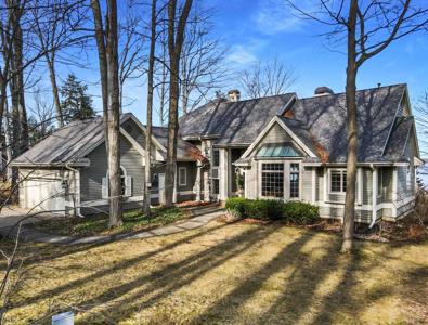 8741 Woodridge