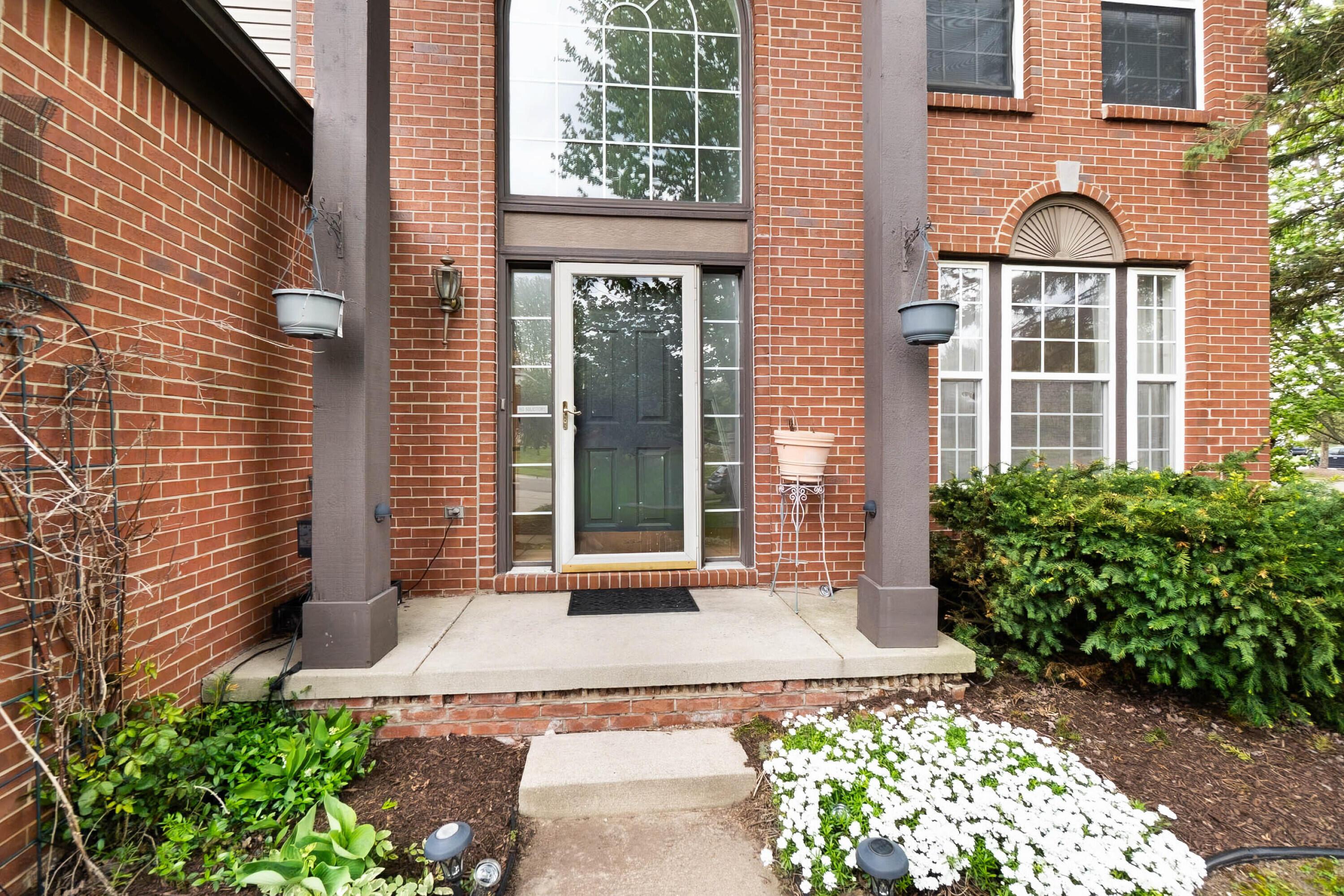 Image 3: Front Entry