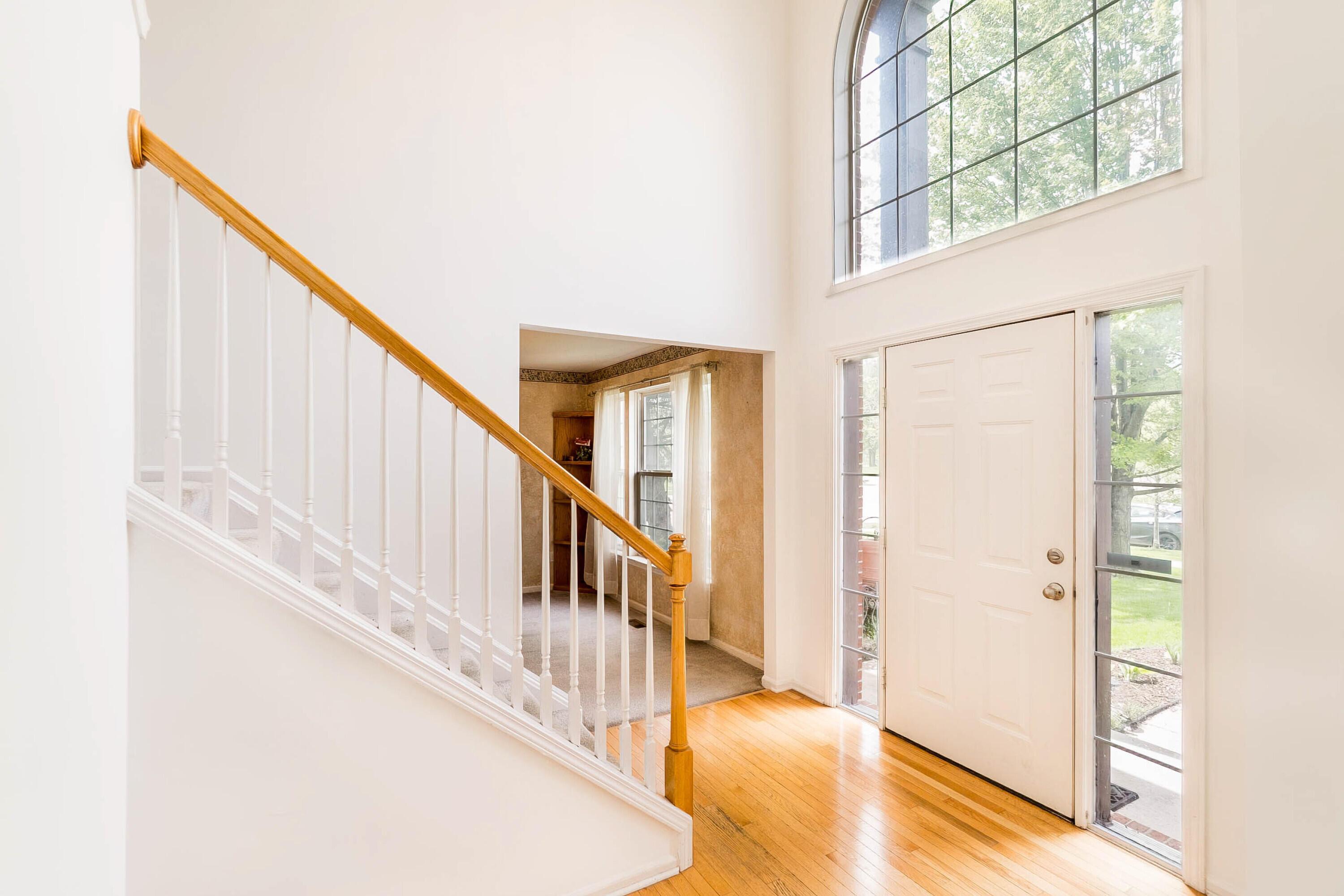 Image 4: Foyer