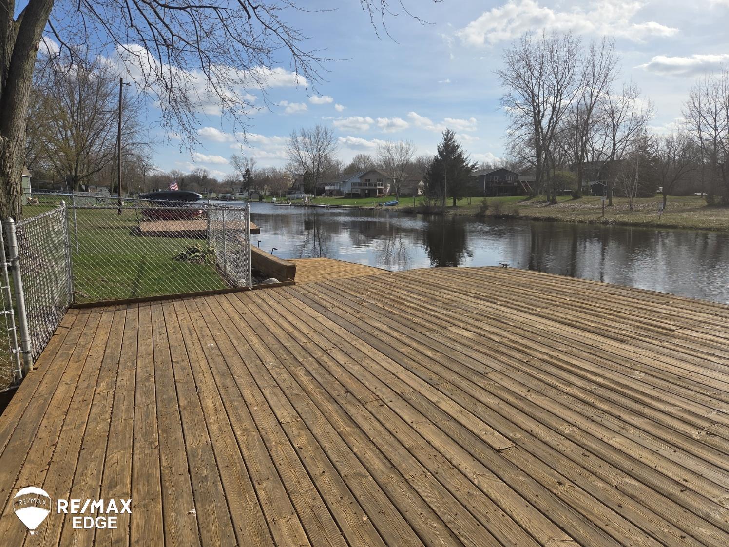Image 4: South Facing on Dock