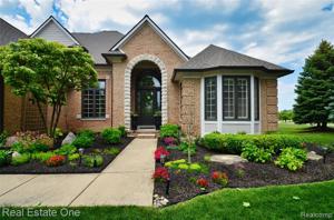 372 OVERLOOK Drive