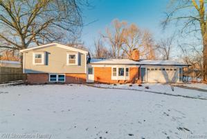 9000 LAKEVIEW Drive